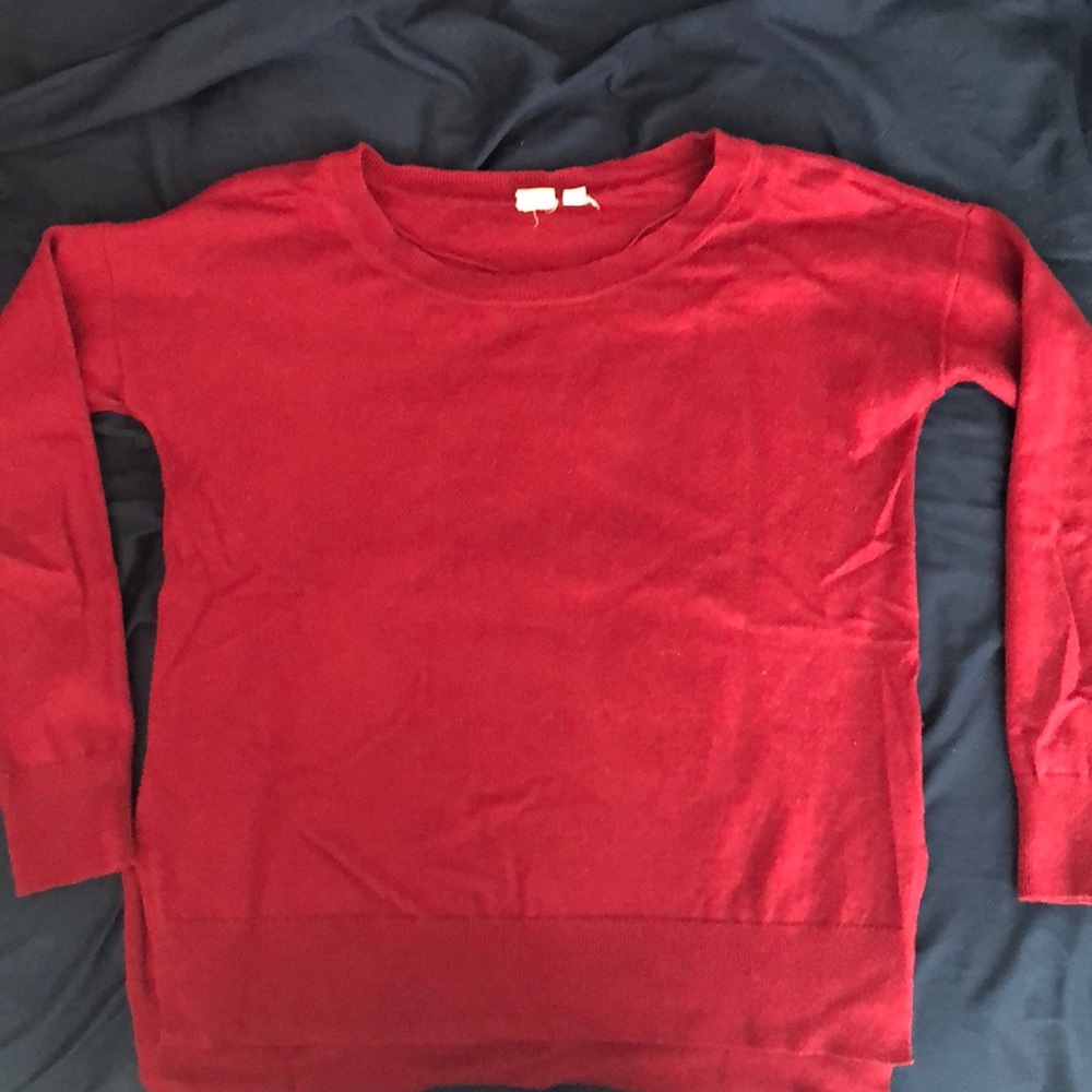 GAP maroon sweater